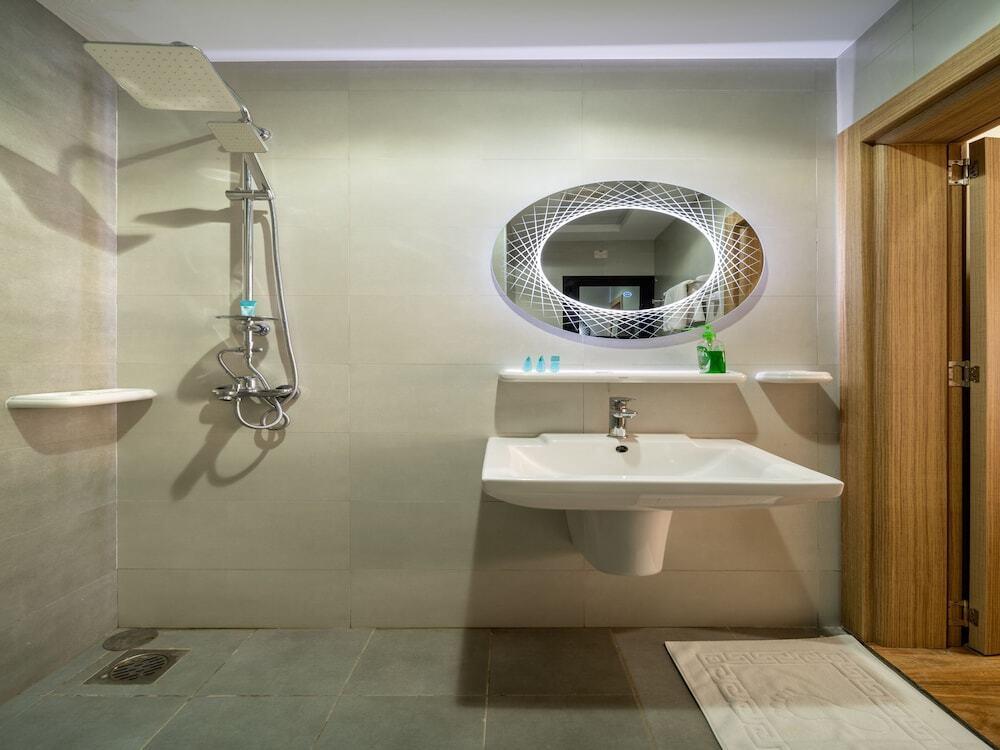 OYO Townhouse 156 Rose Hotel Apartments. 0*