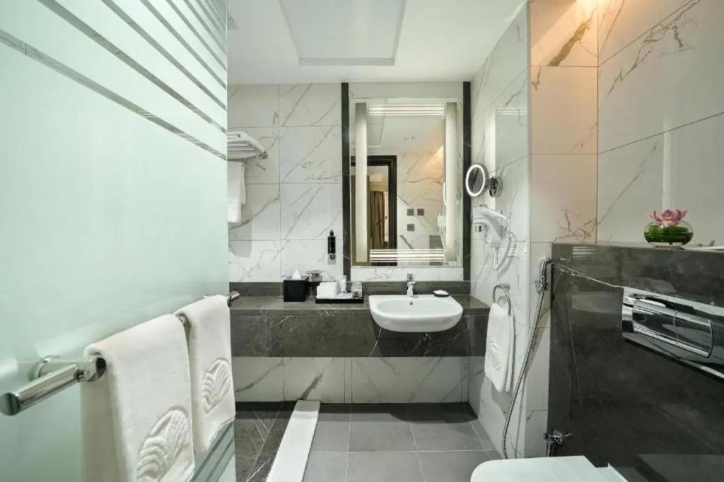 Al Manakha Rotana Madinah 4*