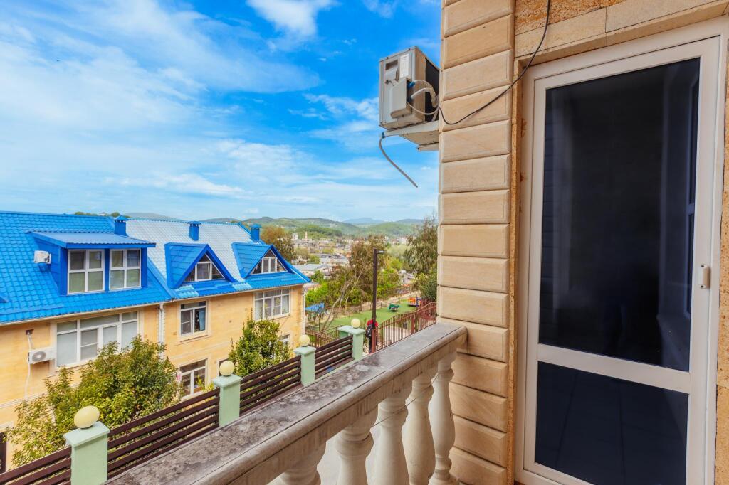 Esthete apartments on Parkhomenko Street 0*
