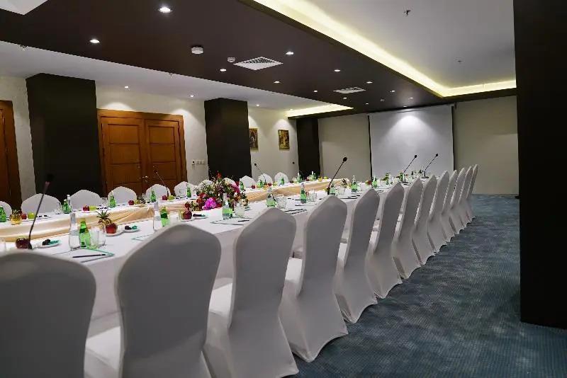 Holiday Villahail 4*