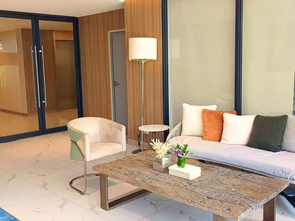 Laya Suites & Residences 3*
