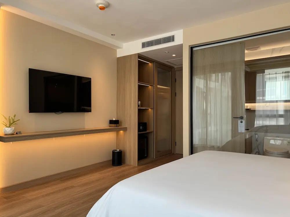 Laya Suites & Residences 3*