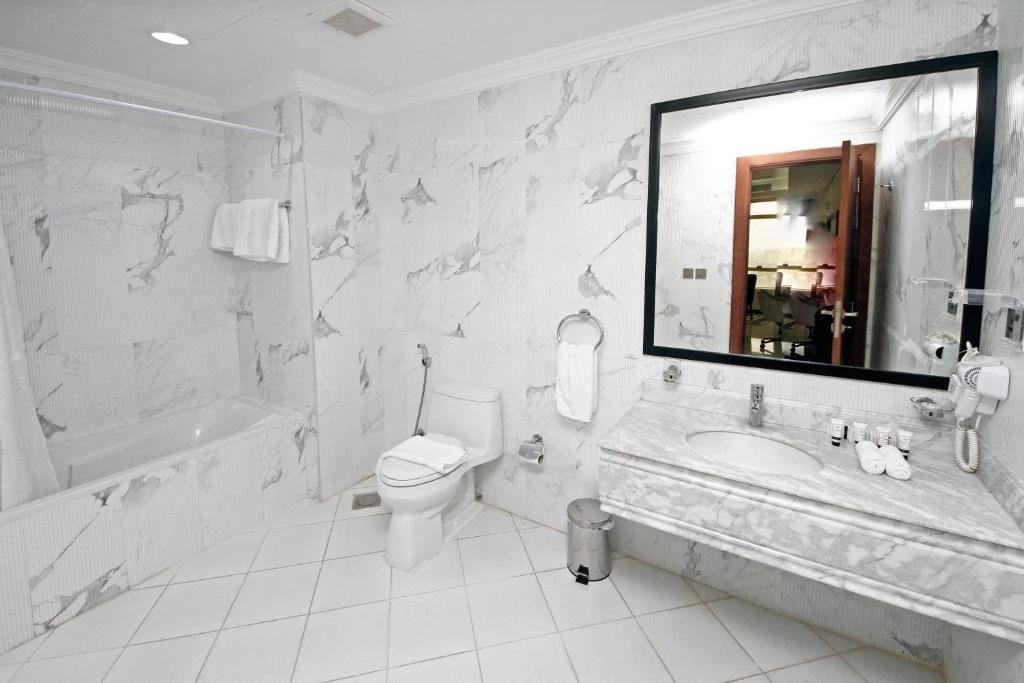 Seafront Luxury Suites 4*