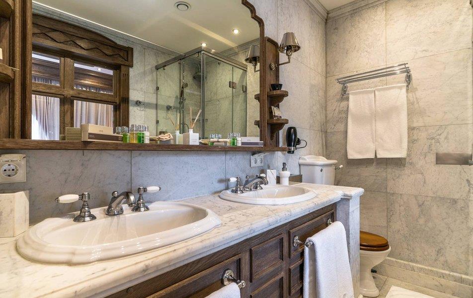 Dom 16 By Ginza Hotels 4*