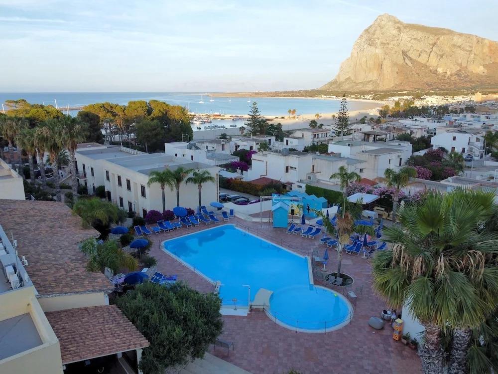 Villaggio Cala Mancina 4*