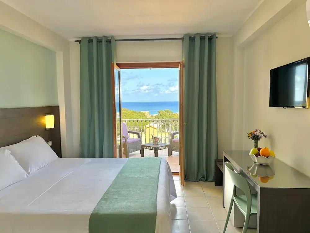 Villaggio Cala Mancina 4*