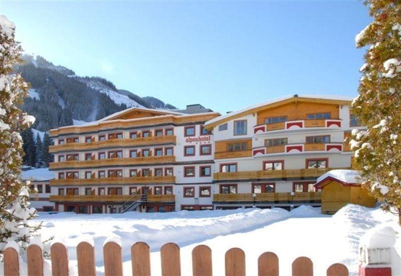 JUFA Alpenhotel Saalbach 4*