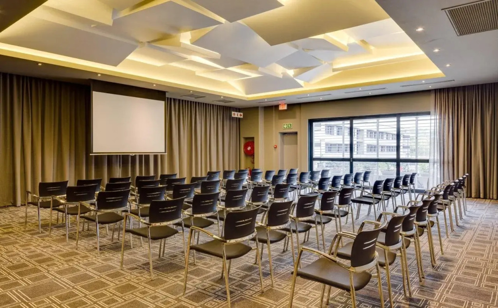 Protea Hotel Fire & Ice by Marriott Pretoria Menlyn 4*