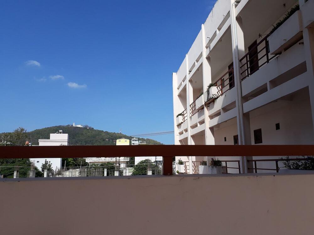 Ngan Hang Hotel 2*