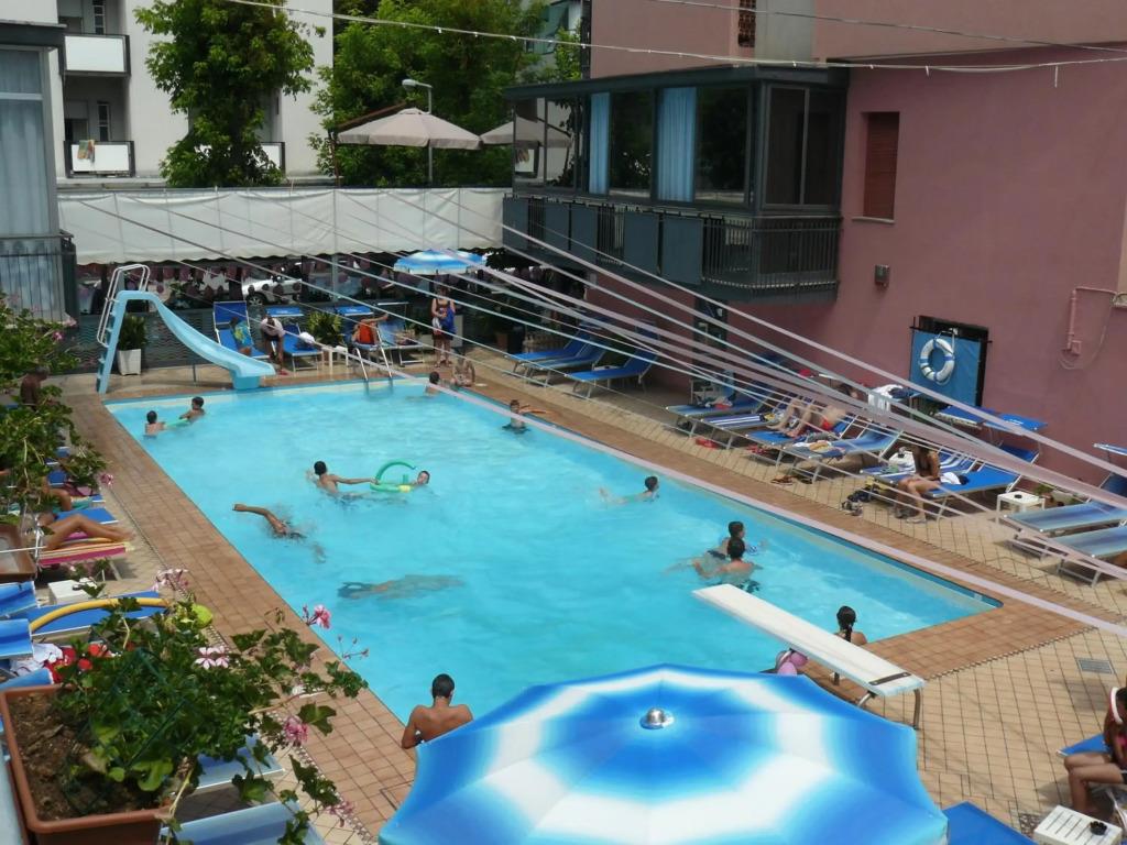 Hotel 2000 3*