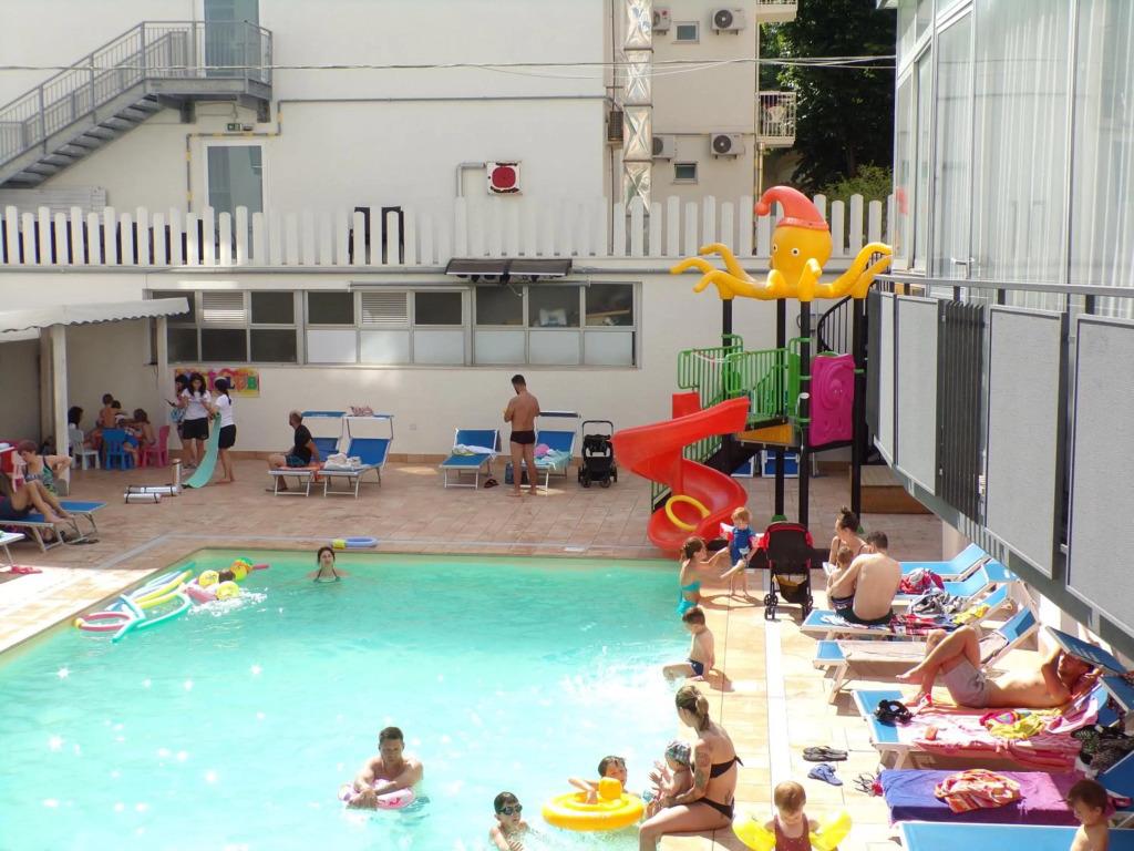 Hotel 2000 3*