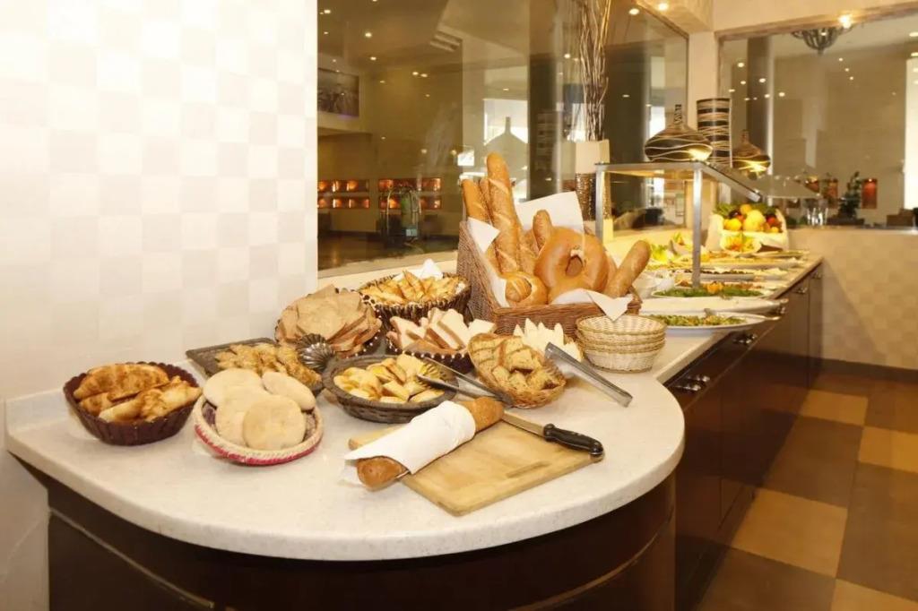 Golden Tulip Hail 4*