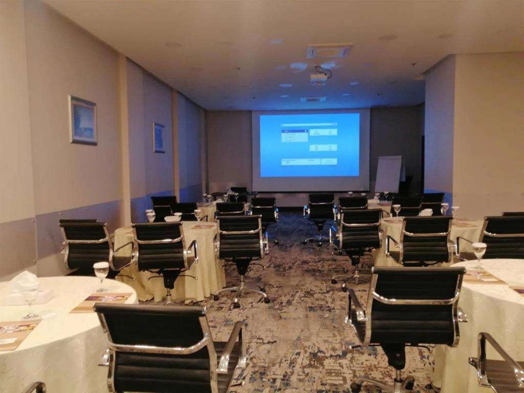 Golden Tulip Hail 4*