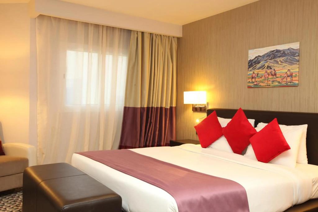 Golden Tulip Hail 4*