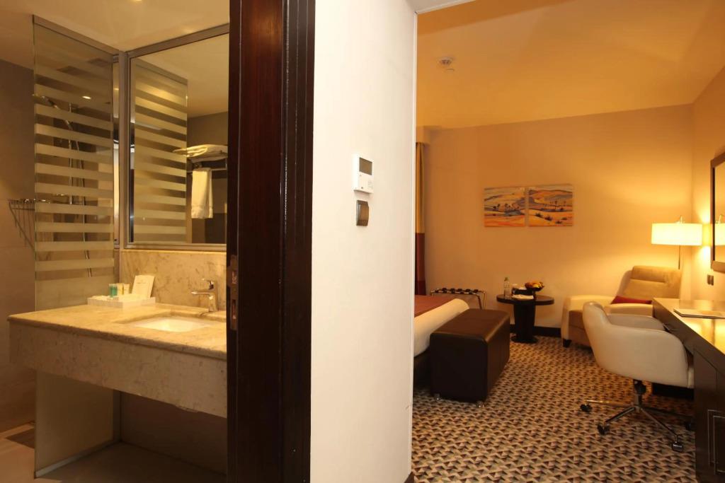 Golden Tulip Hail 4*