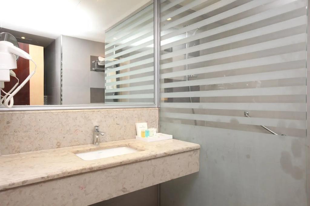 Golden Tulip Hail 4*