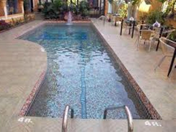 Sodder's Svelton Manor 3*