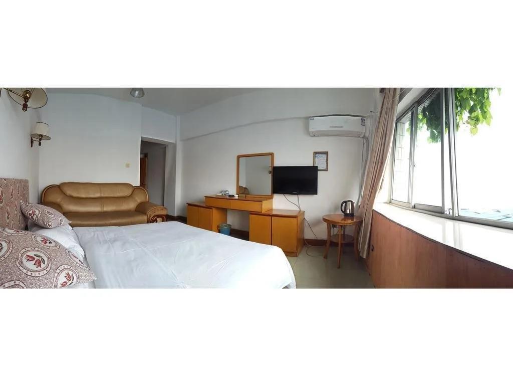 Chongqing Jiangyuan Hotel 2*