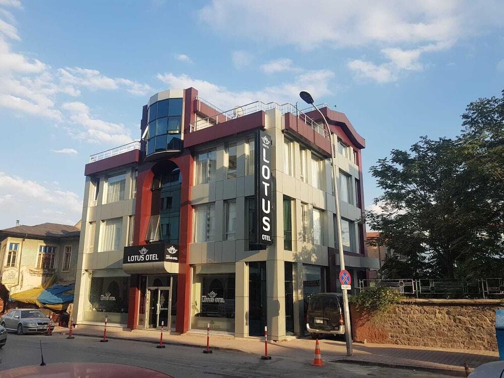 Deluxe Hotel 0*