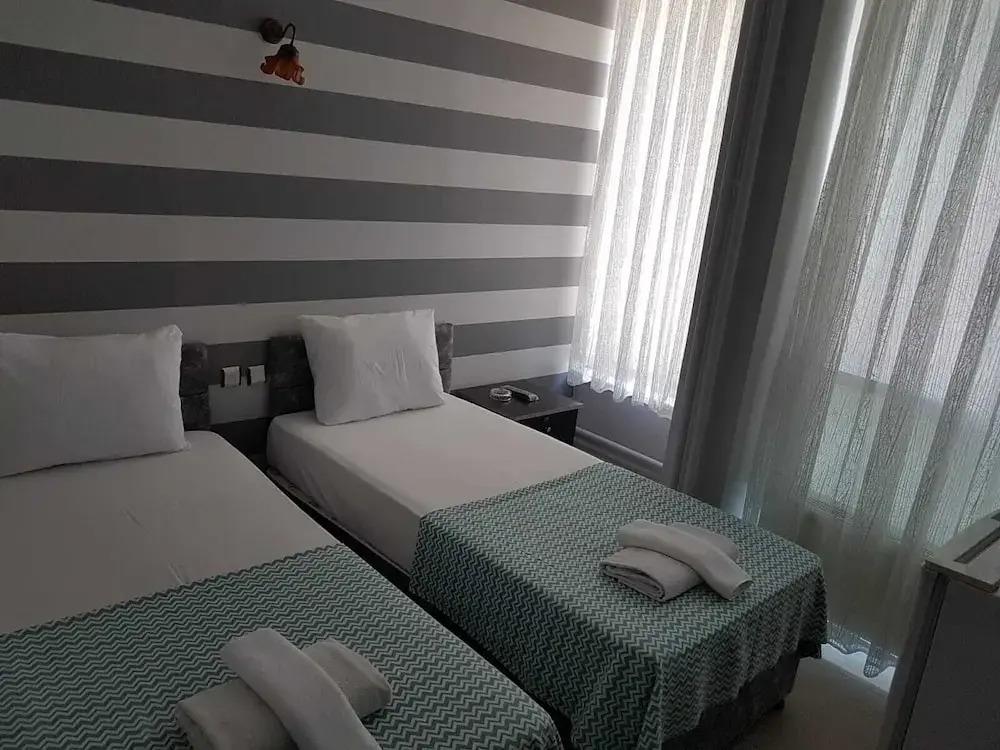 Deluxe Hotel 0*