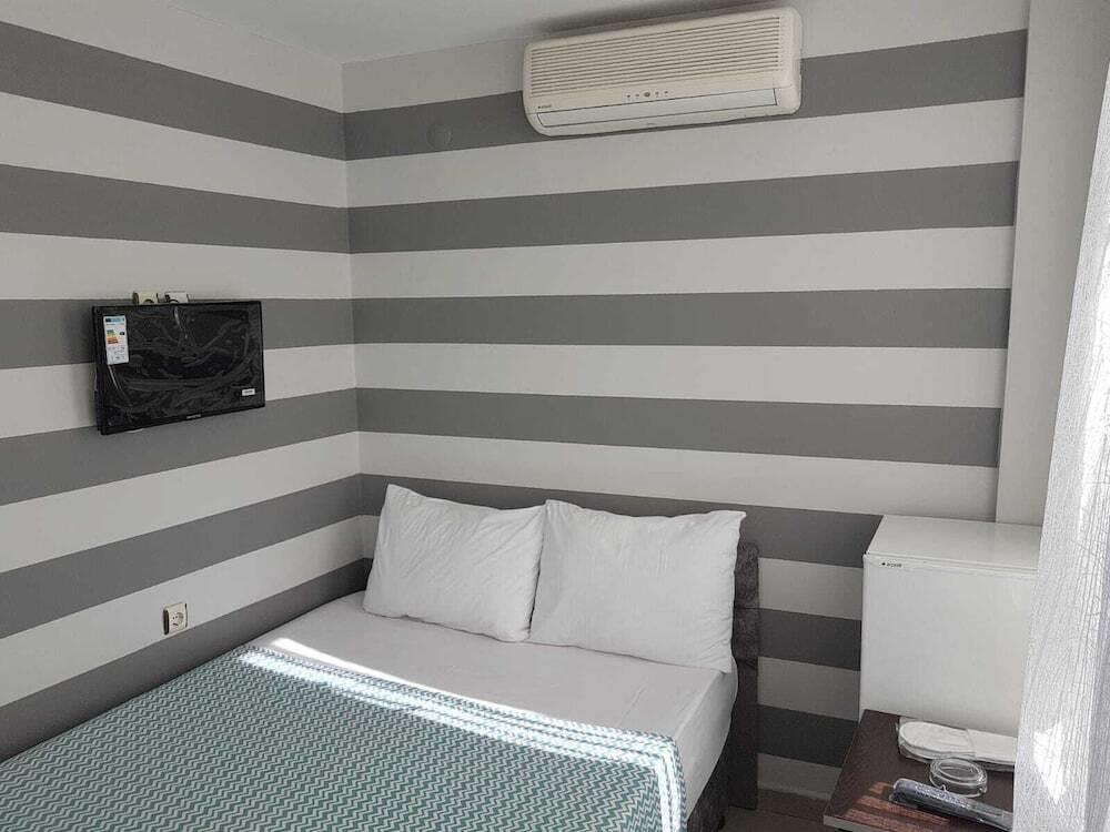 Deluxe Hotel 0*