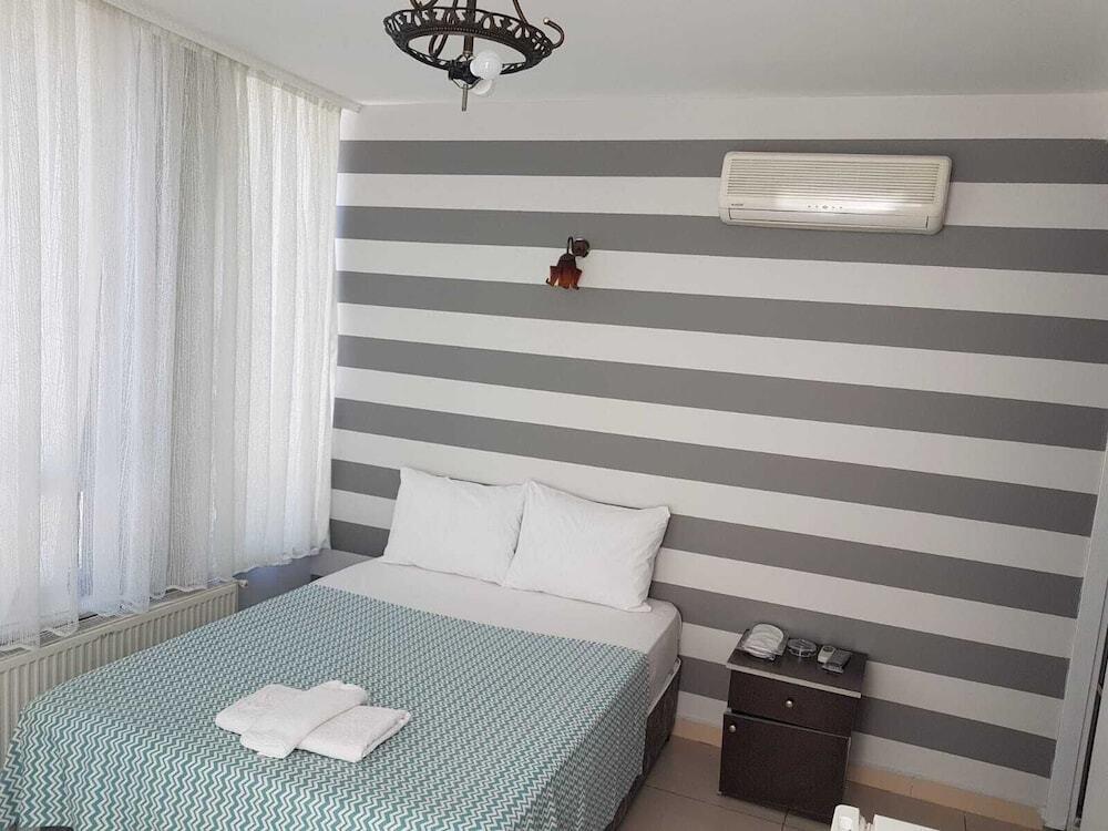 Deluxe Hotel 0*