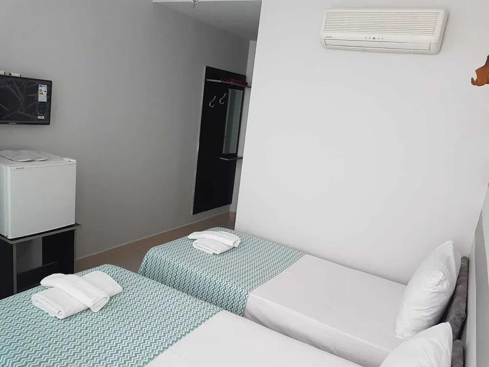 Deluxe Hotel 0*