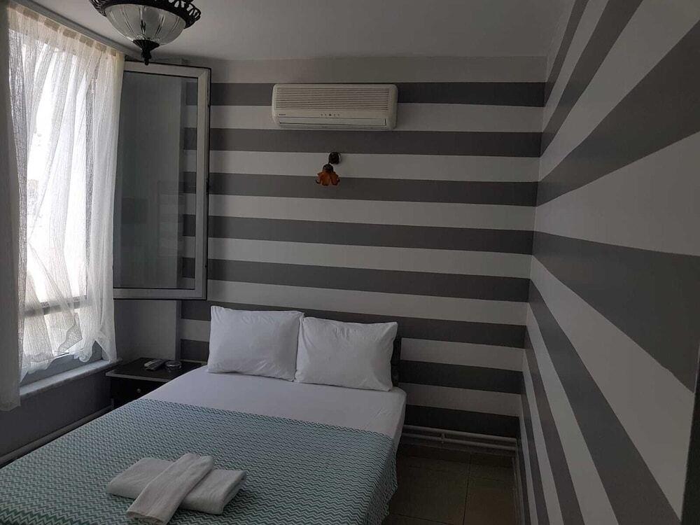 Deluxe Hotel 0*