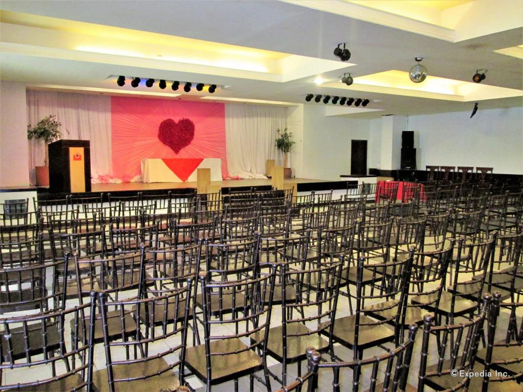 Country Village Hotel 3*