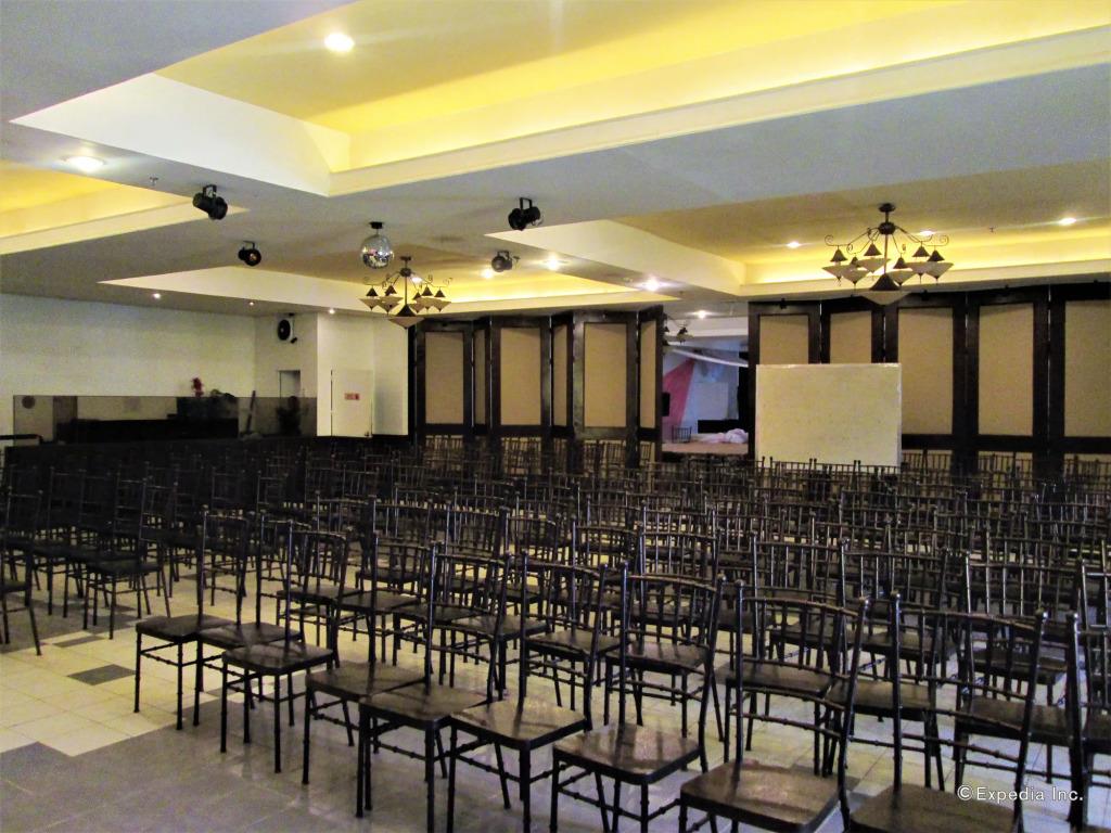 Country Village Hotel 3*