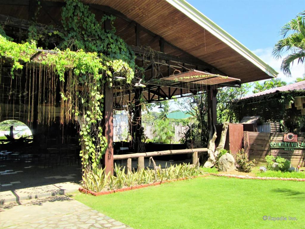 Country Village Hotel 3*