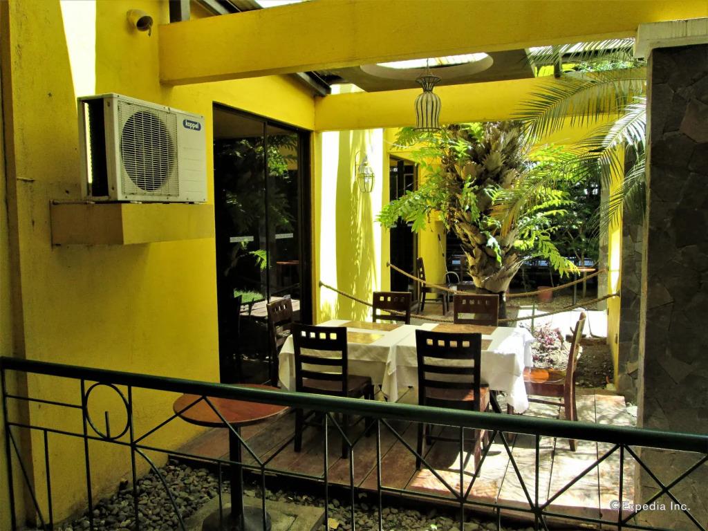 Country Village Hotel 3*