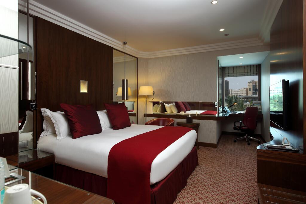 Radisson Blu Hotel and Convention Center, Riyadh Minhal 4*