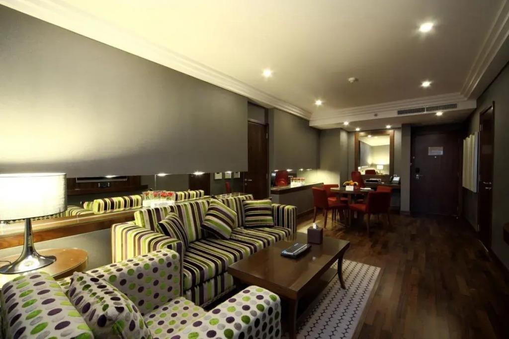 Radisson Blu Hotel and Convention Center, Riyadh Minhal 4*