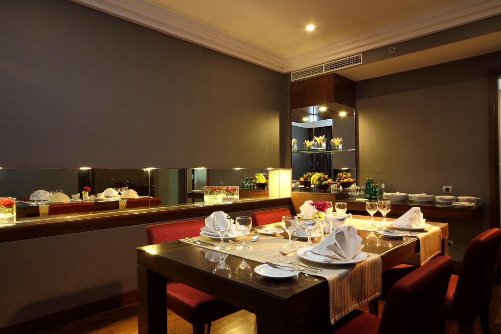 Radisson Blu Hotel and Convention Center, Riyadh Minhal 4*