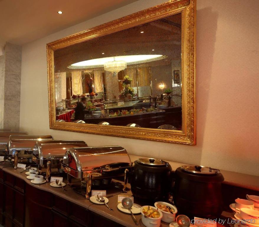Radisson Blu Hotel and Convention Center, Riyadh Minhal 4*