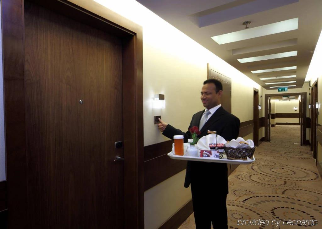 Radisson Blu Hotel and Convention Center, Riyadh Minhal 4*