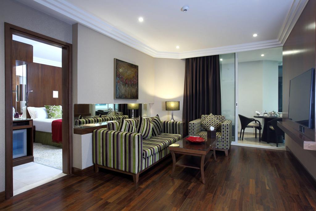 Radisson Blu Hotel and Convention Center, Riyadh Minhal 4*