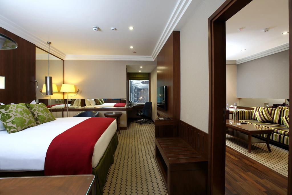 Radisson Blu Hotel and Convention Center, Riyadh Minhal 4*