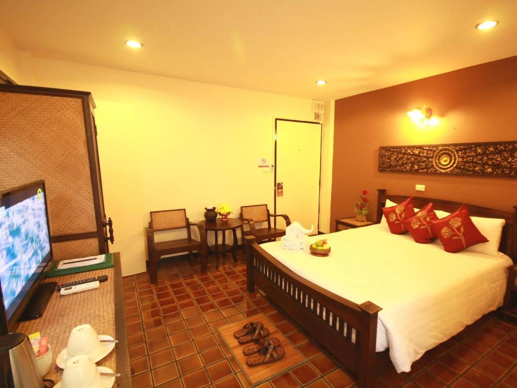 CM Night Bazaar Boutique Hotel 2*