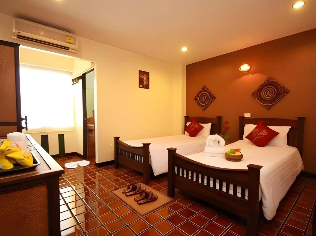 CM Night Bazaar Boutique Hotel 2*