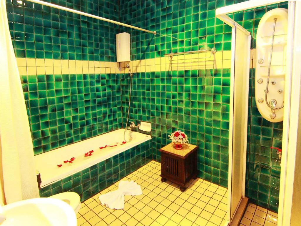 CM Night Bazaar Boutique Hotel 2*