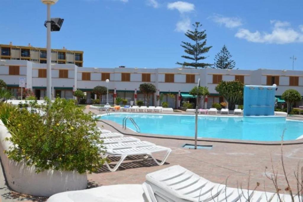 Las Brisas 0*