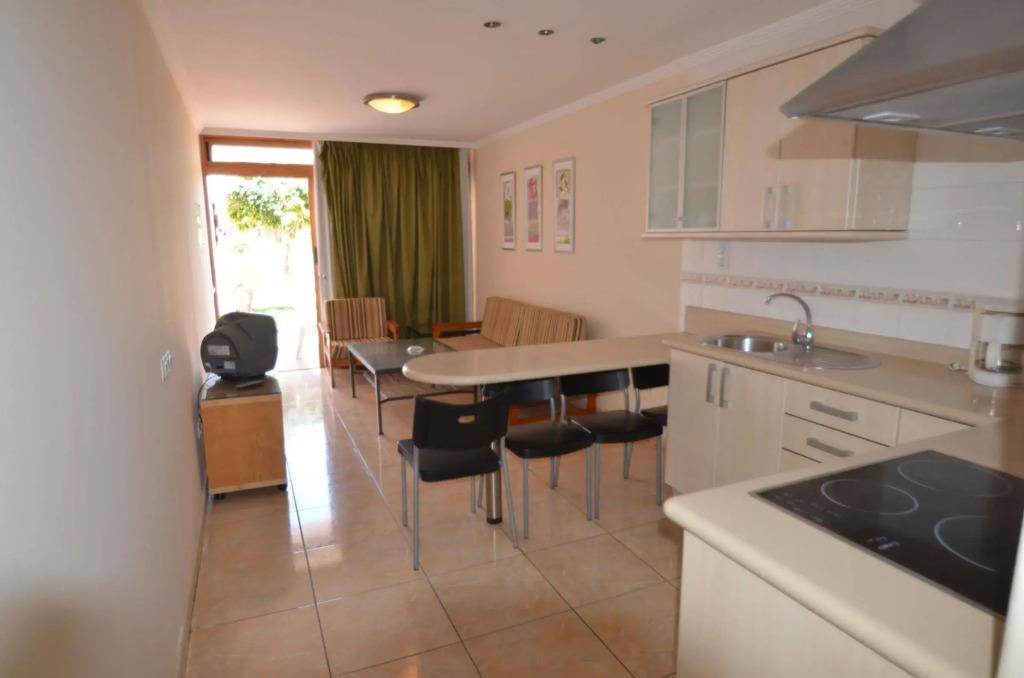 Las Brisas 0*