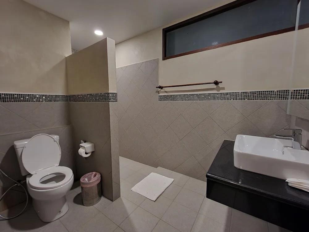 Sawasdee Lagoon Camping & Restaurant 2*