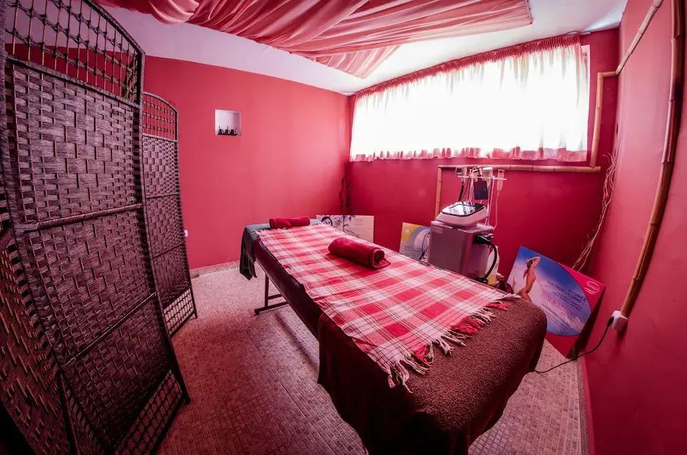 Sea Fort Club, FORT NOKS 0*
