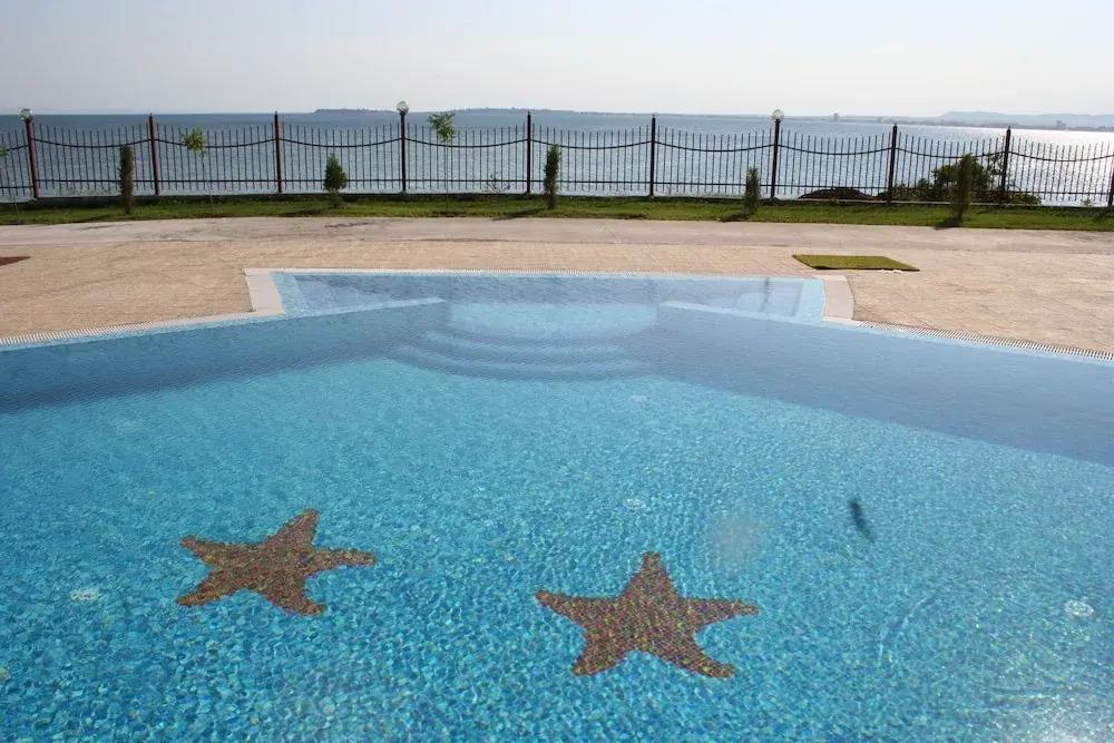 Sea Fort Club, FORT NOKS 0*