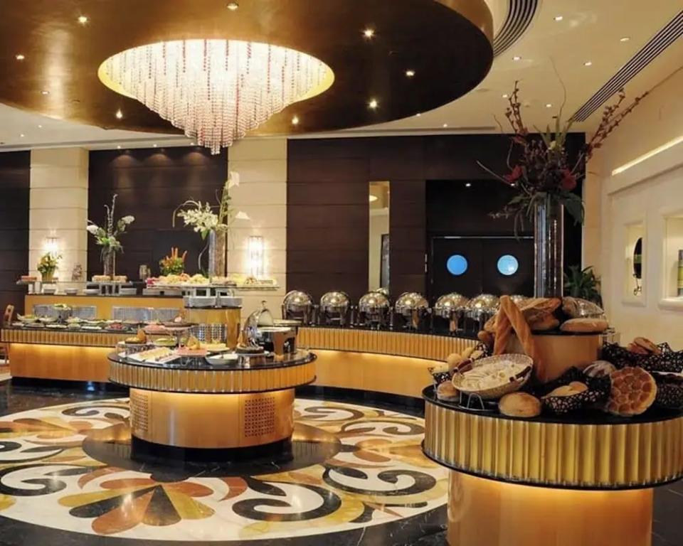Отель Al Marwa Rayhaan by Rotana 5*