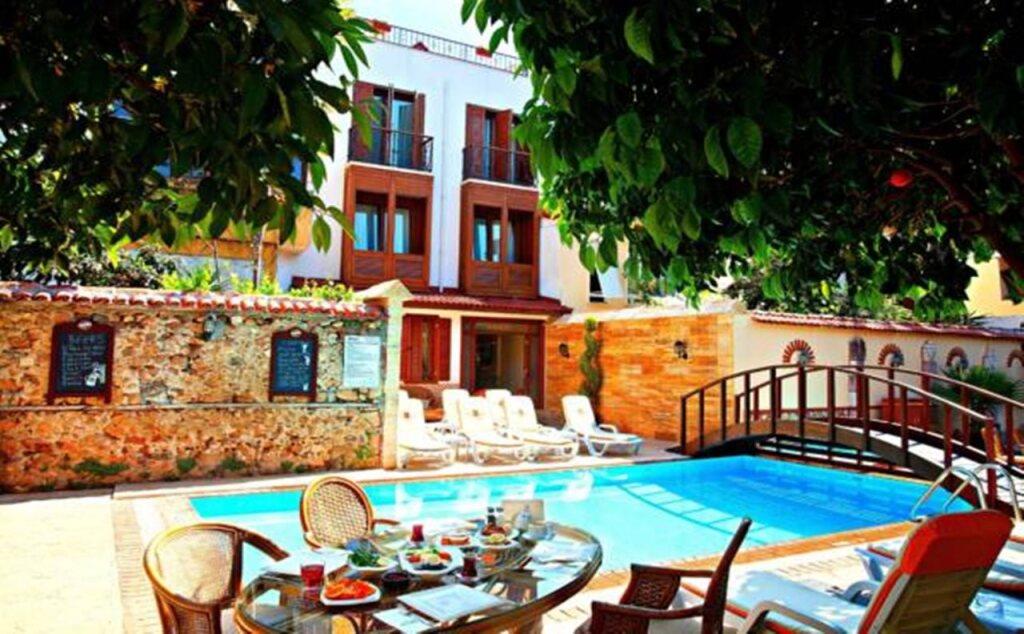 Castle Old Town 3*
