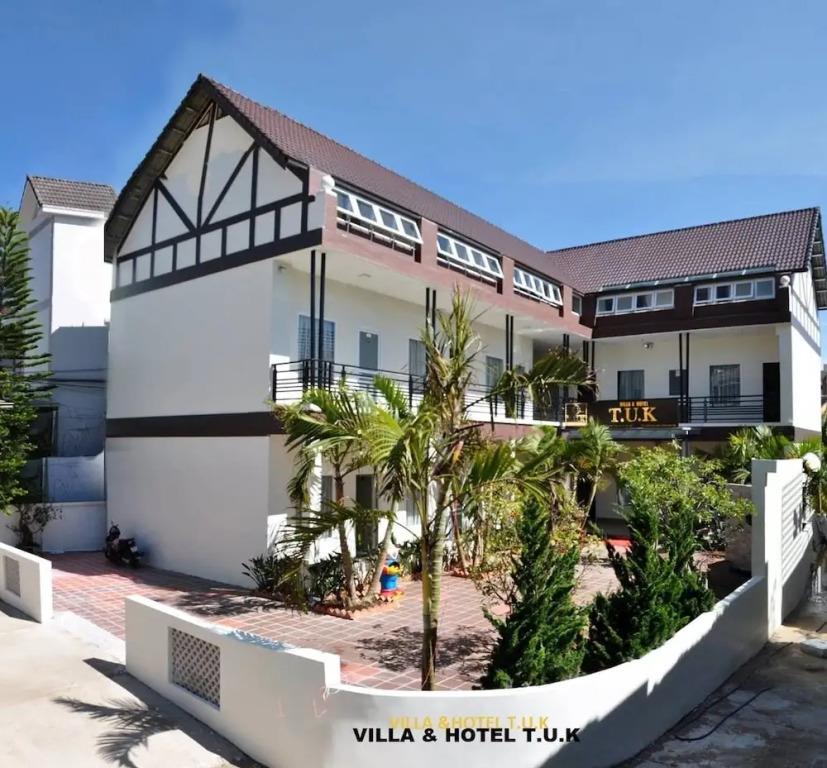 TUK Hotel 2*
